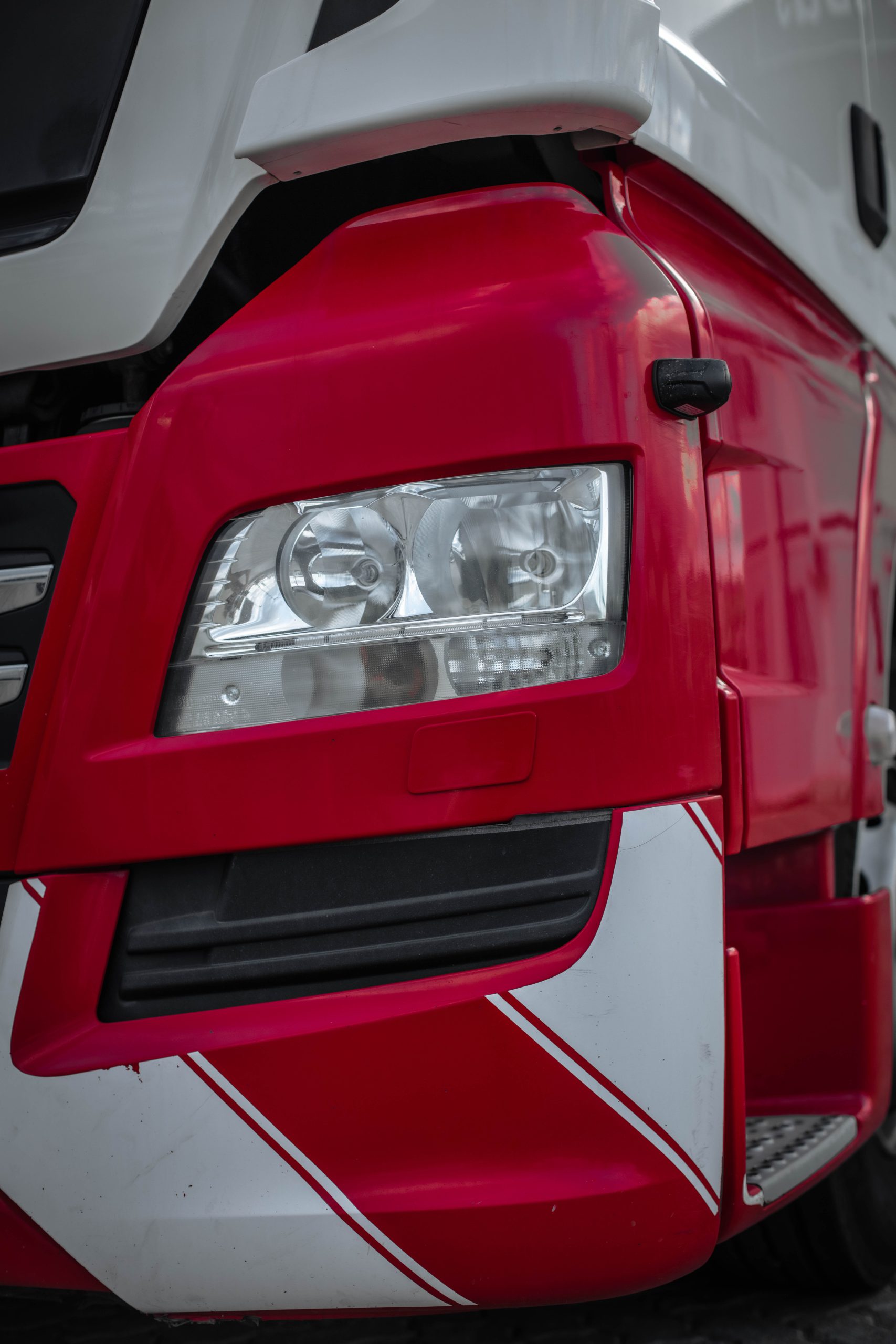 6_head_lamp_side_view_627075121664cc61c6aeaa