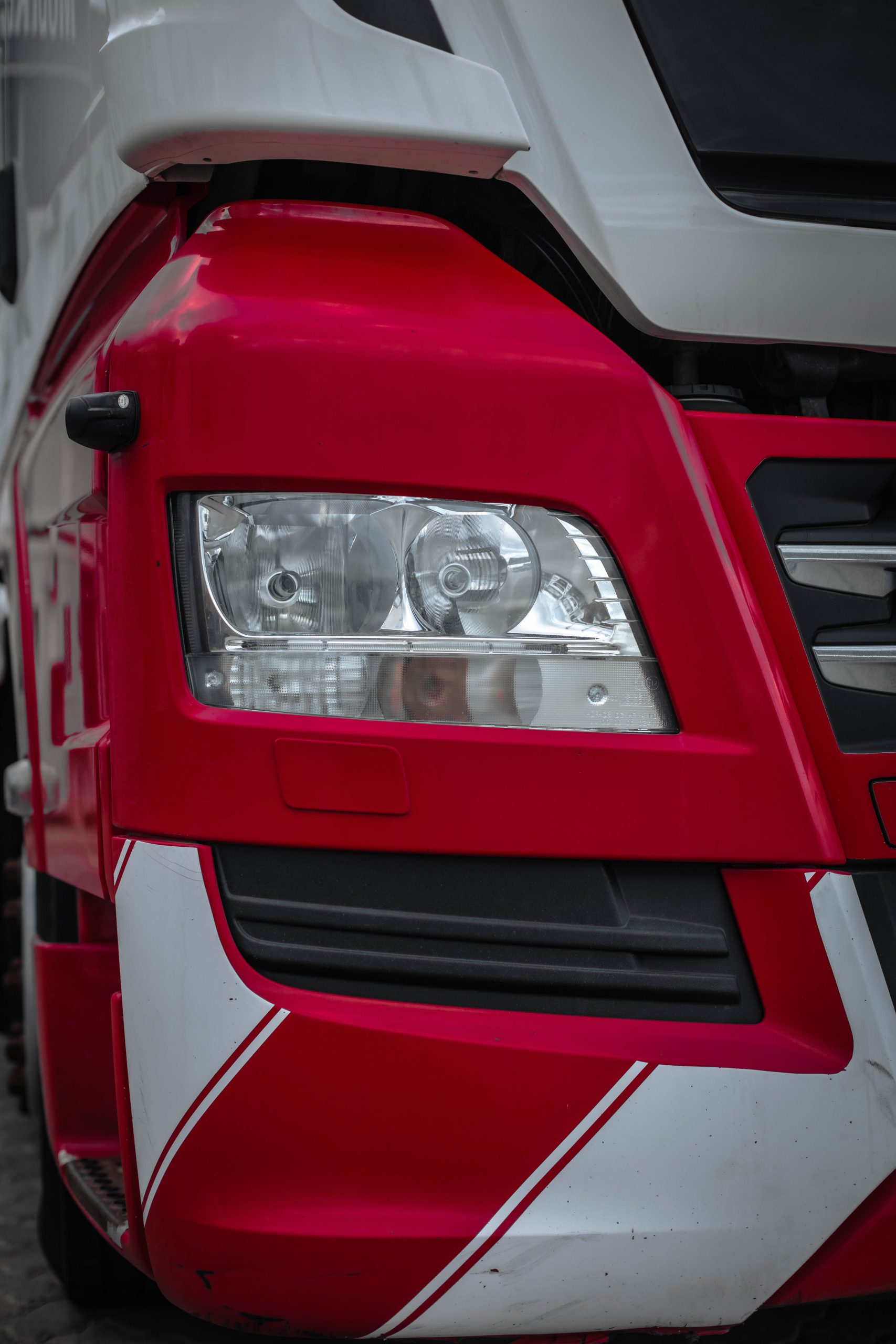 7_head_lamp_side_view_1556548680664cc6088c376